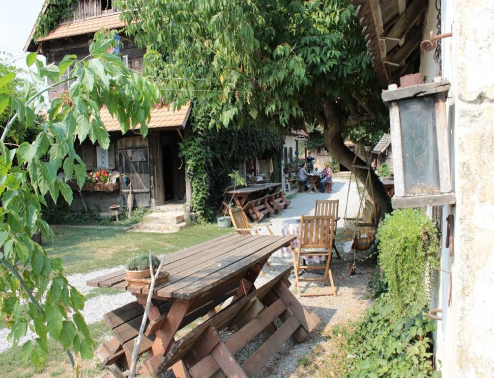 Rural Tourism Family Ravlic Guest House Muzilovcica Exterior foto