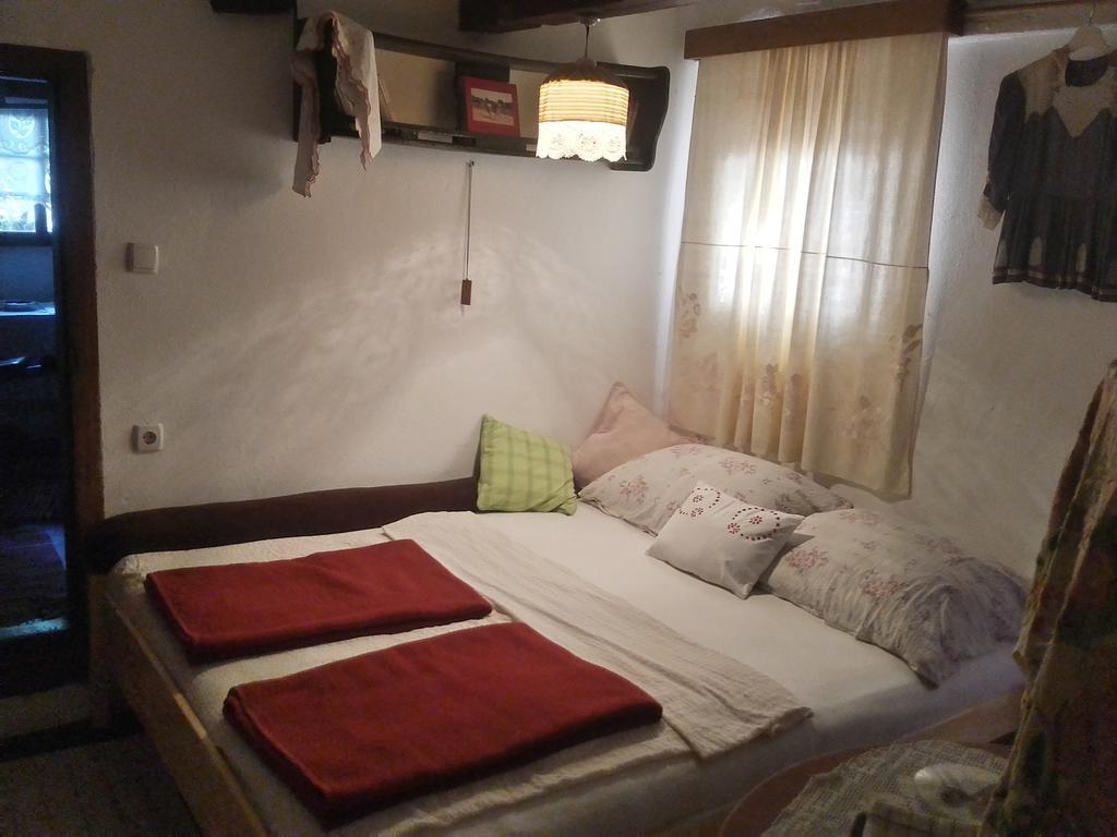 Rural Tourism Family Ravlic Guest House Muzilovcica Exterior foto